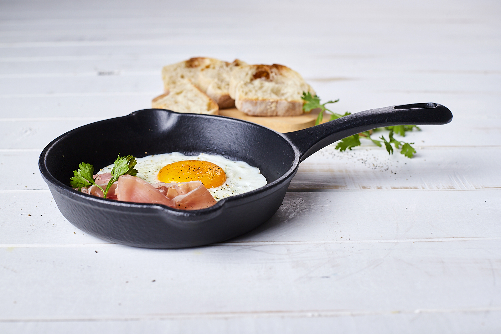 Victoria Seasoned Cast Iron Skillet, 16cm - Image 3